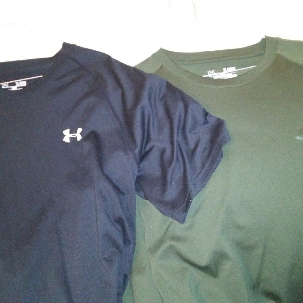 Under Armour heat gear loose fit mens shirt